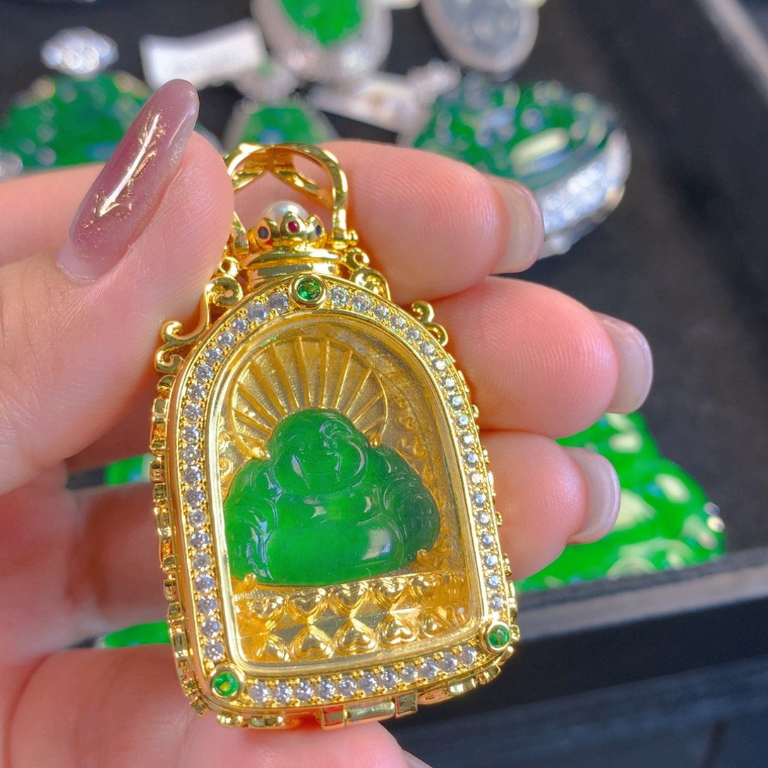 翡翠颈饰未镶嵌翡翠