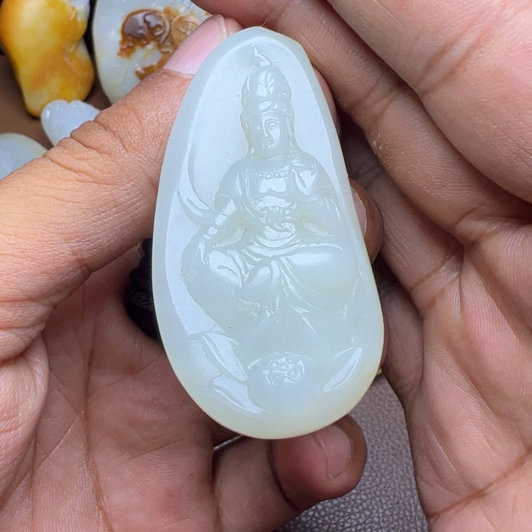 和田玉未镶嵌吊坠(不含链)老*?