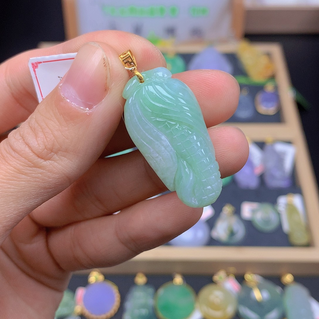 翡翠颈饰18K金镶嵌翡翠