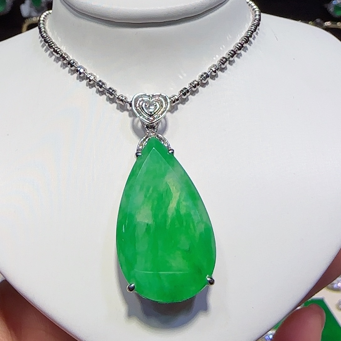 翡翠吊坠(不含链)18K金镶嵌水滴