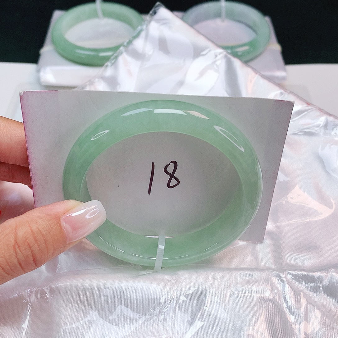 翡翠未镶嵌手镯 正圈55+