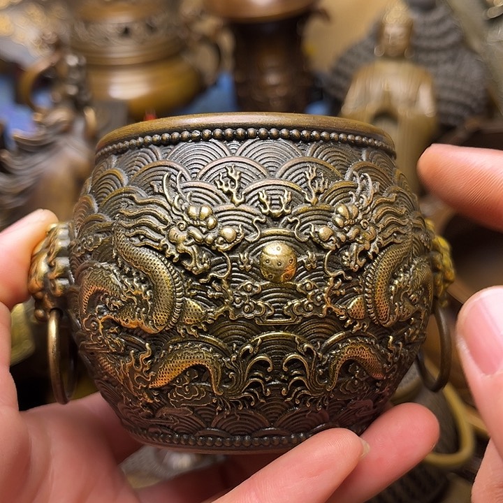 精美铜器批发档口