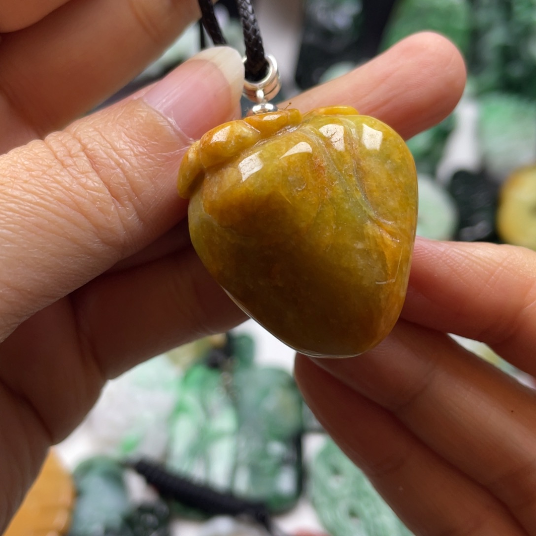 翡翠颈饰未镶嵌牌子