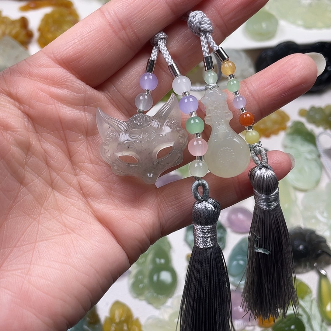 蛇纹石玉未镶嵌颈饰