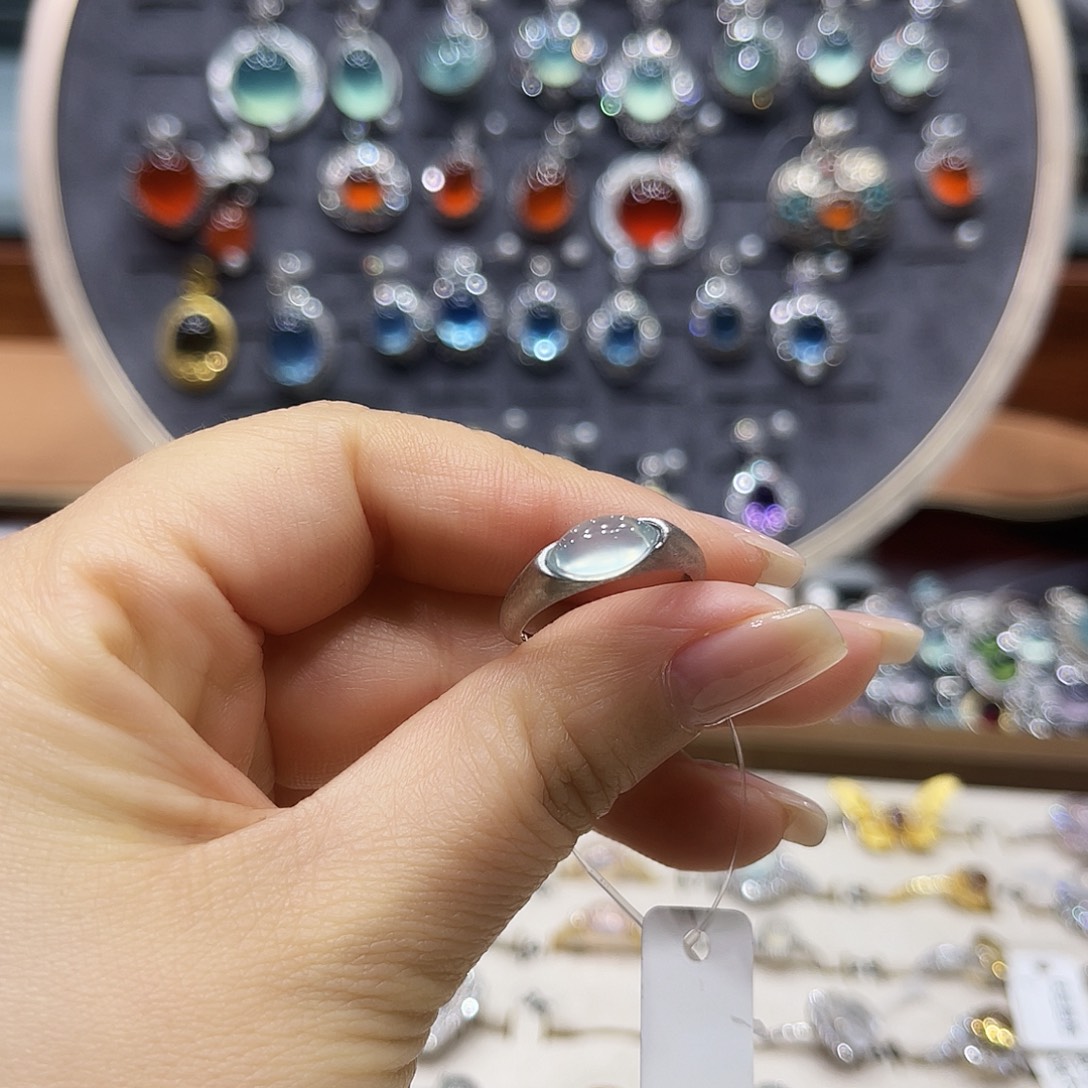 你***看蛇纹石玉银S925镶嵌戒指