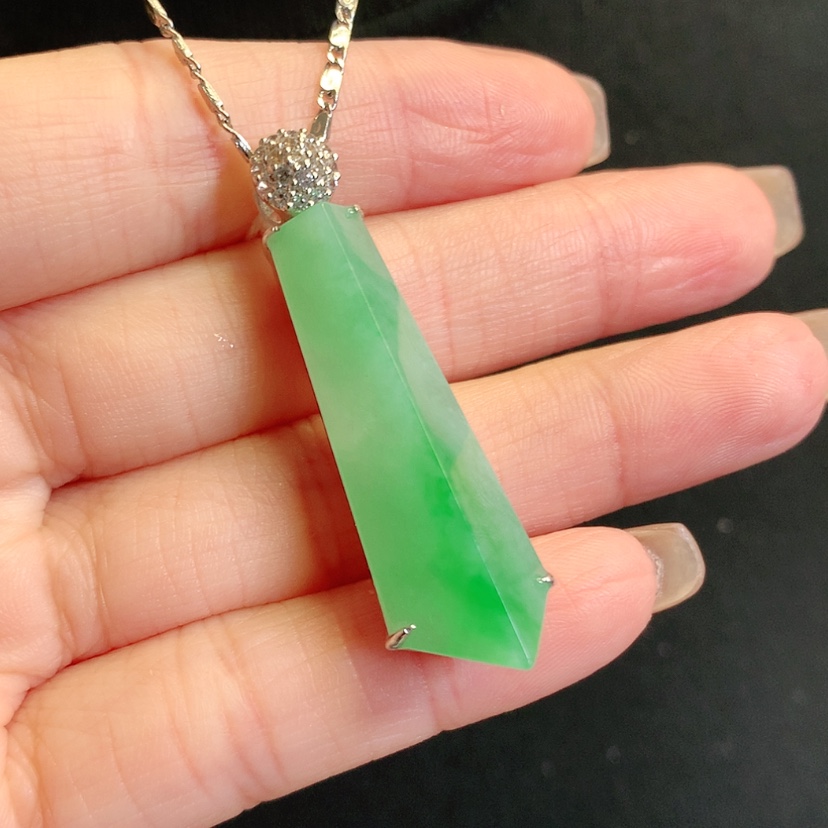 【闪购商品】翡翠18K金镶嵌颈饰平安无事