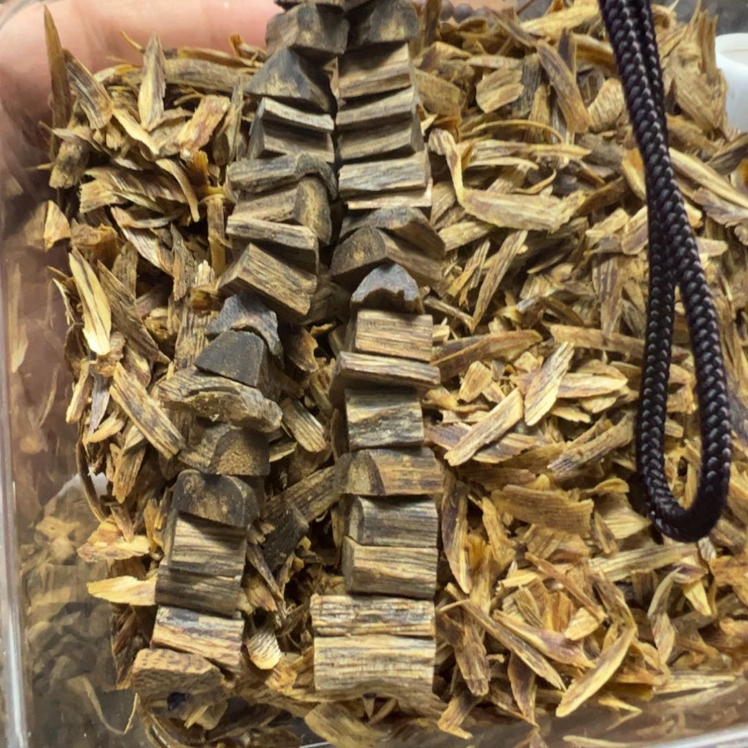 沉香碎屑沉香奇楠碎银车挂一条