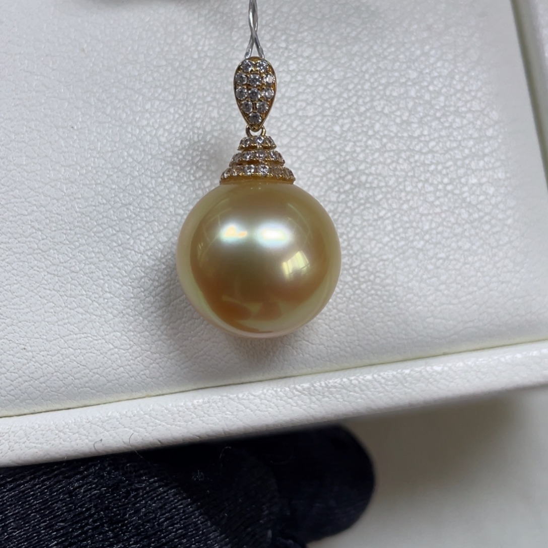 18K金镶嵌吊坠(不含链)海水珍珠13.6mm
