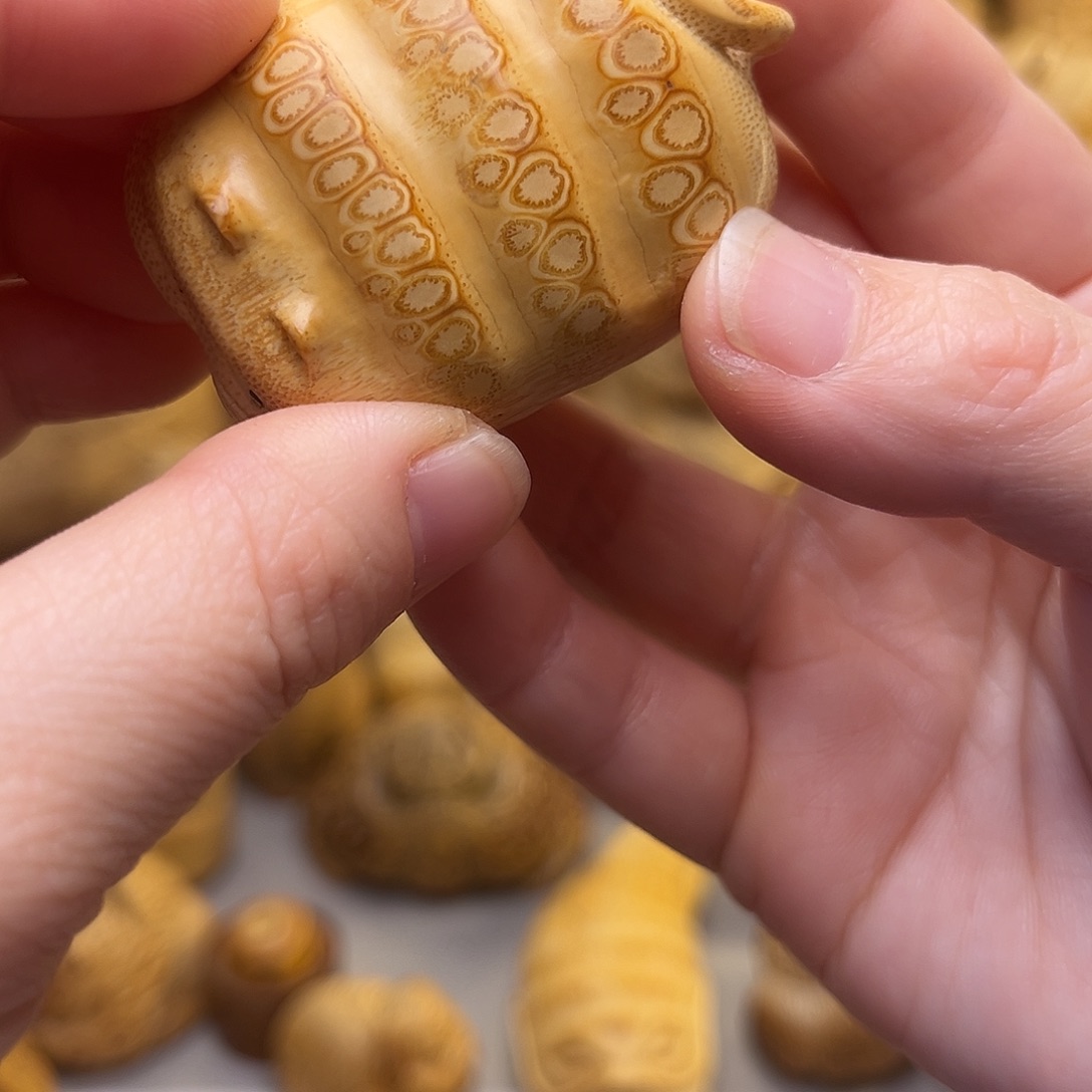 竹?**侠竹根的雕刻艺术