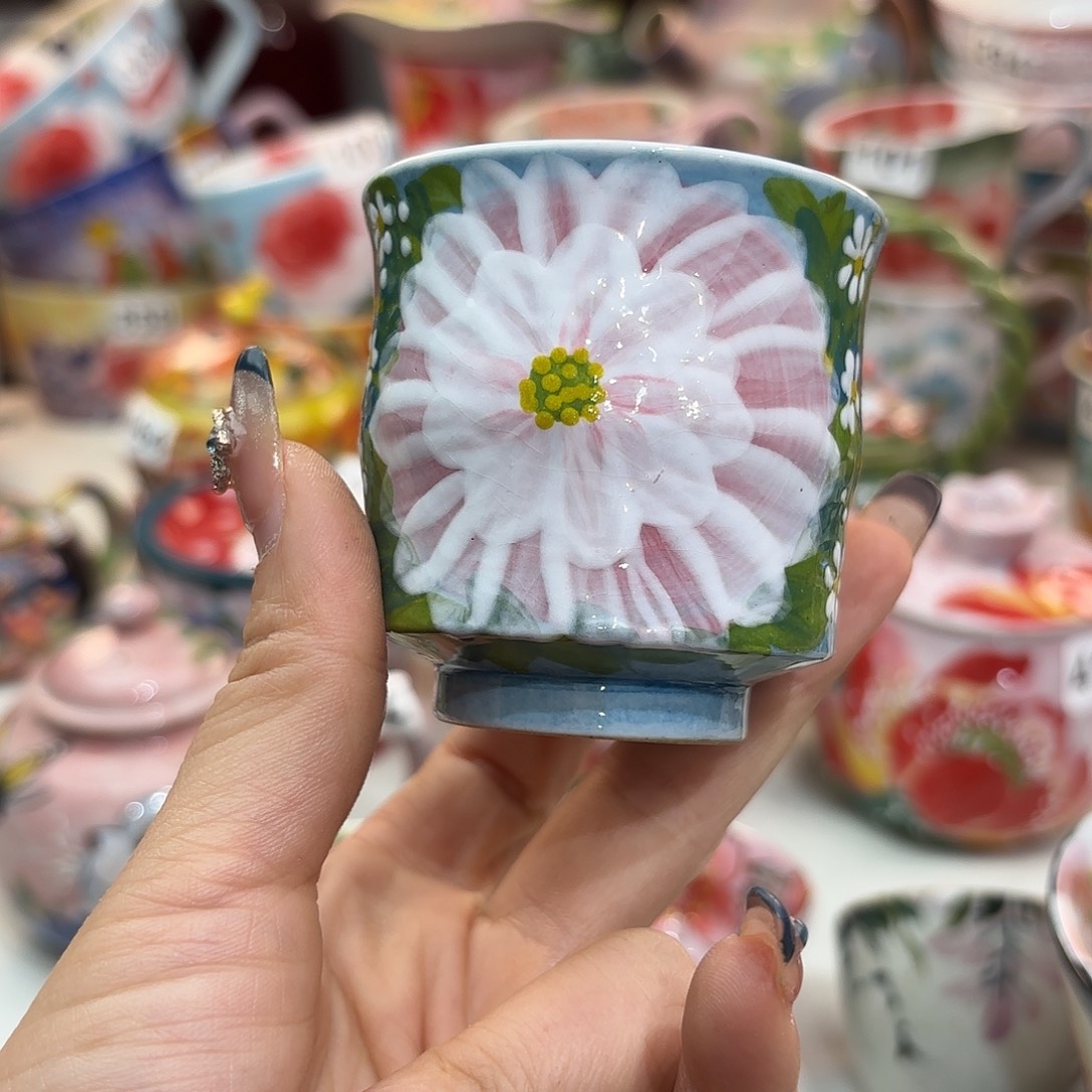 瓷片你在那里等他吗现在不接