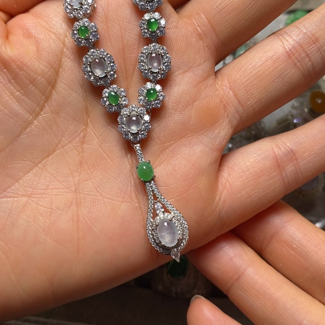 翡翠颈饰未镶嵌项链