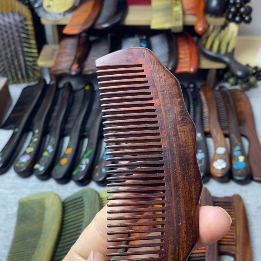交趾黄檀（大红酸枝）波浪状梳子