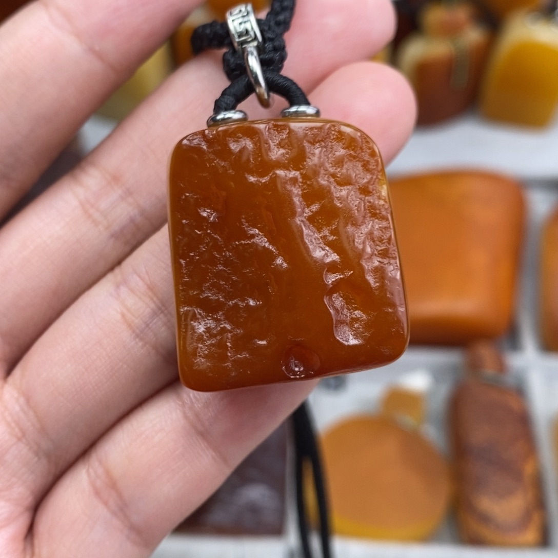 琥珀吊坠(赠链)未镶嵌