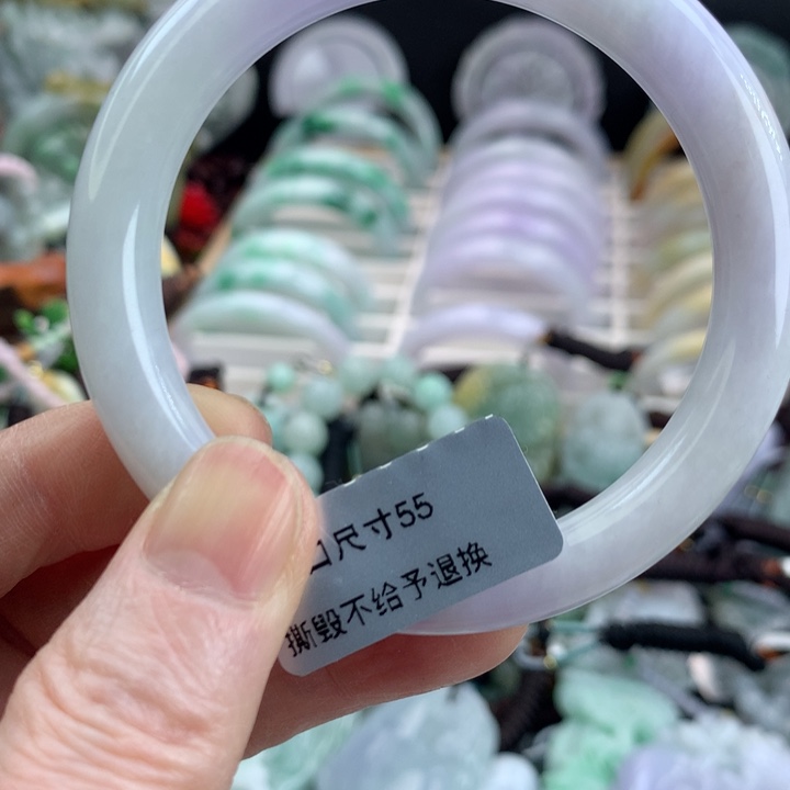 翡翠手镯未镶嵌吊坠