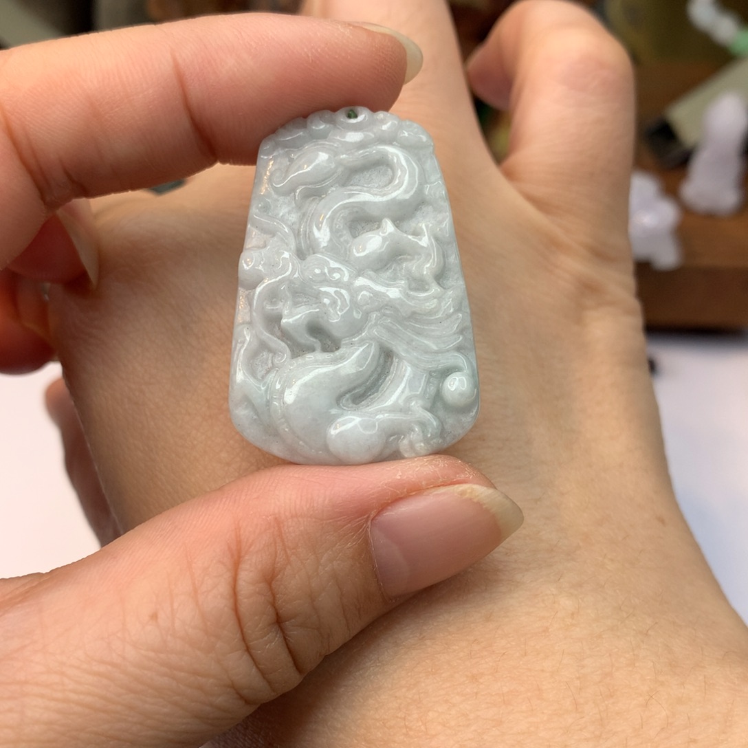 翡翠颈饰未镶嵌龙牌