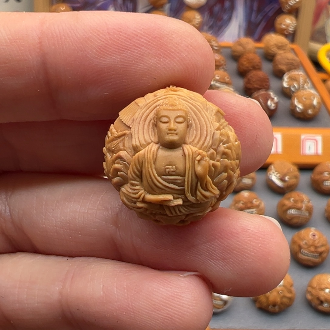 猴头核桃吊坠大日如来