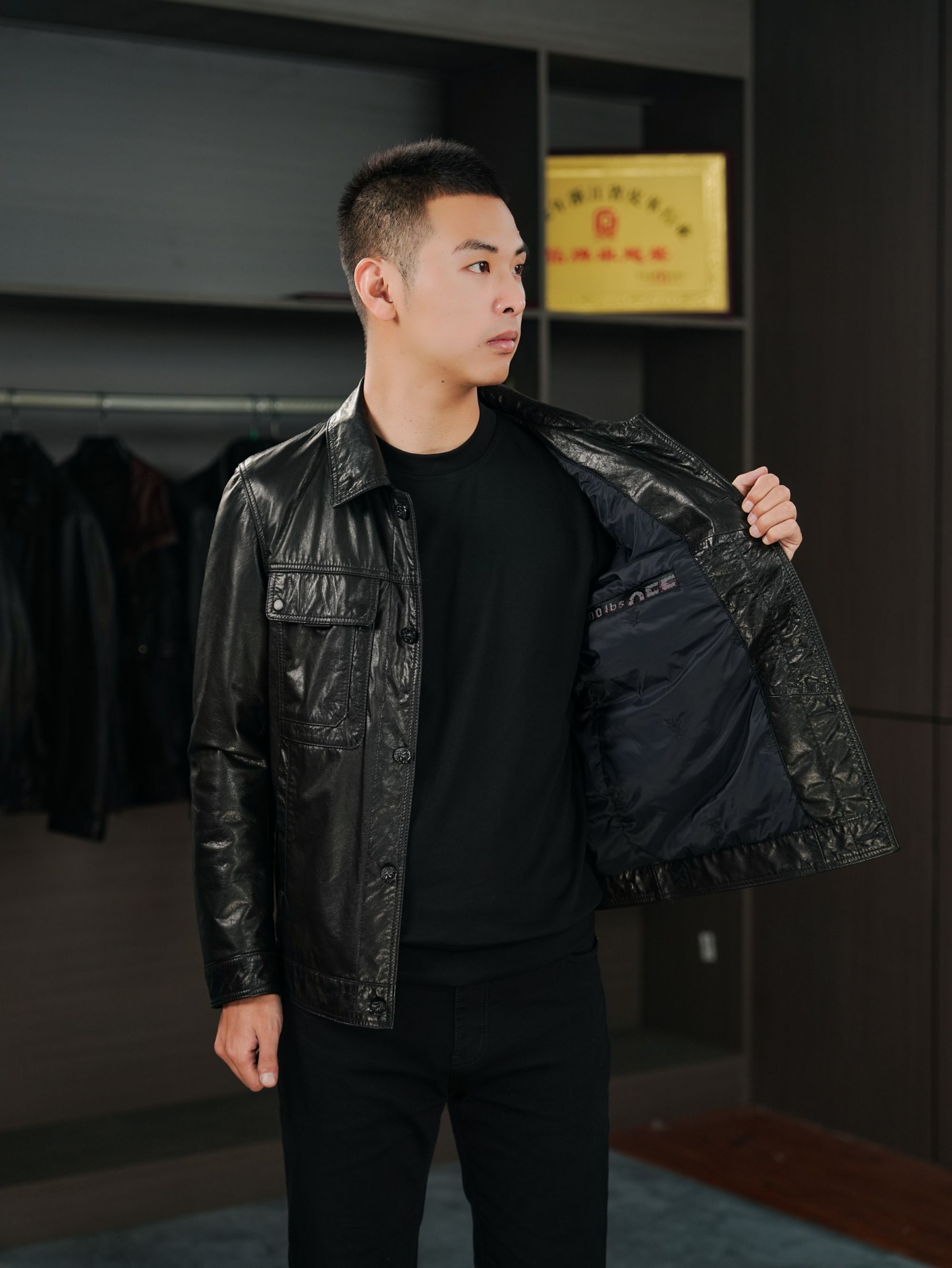 【真仕漫】头层牛皮厚款翻领亮面冬季皮衣加桑蚕丝内胆短款9901-1