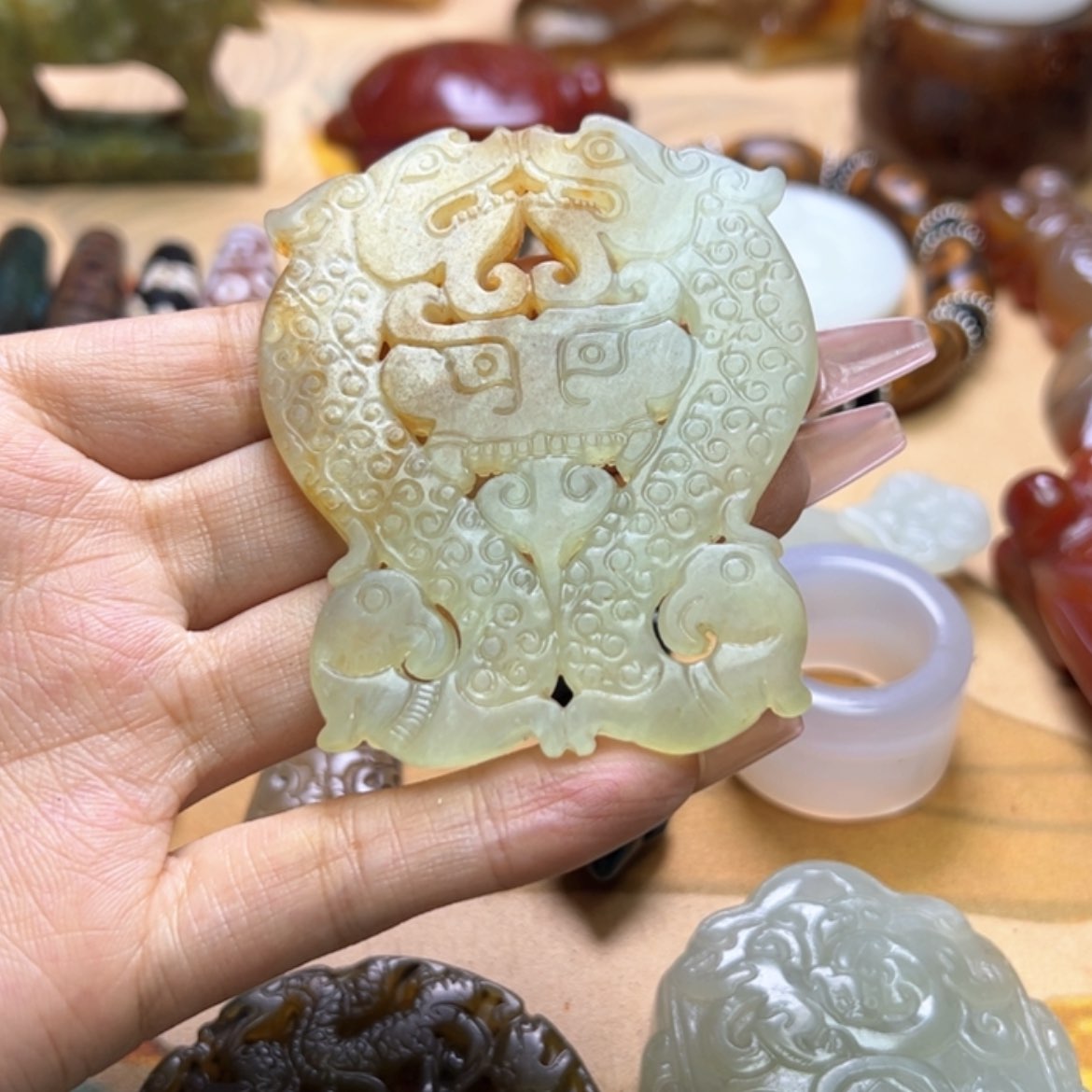 【闪购商品】蛇纹石玉颈饰未镶嵌