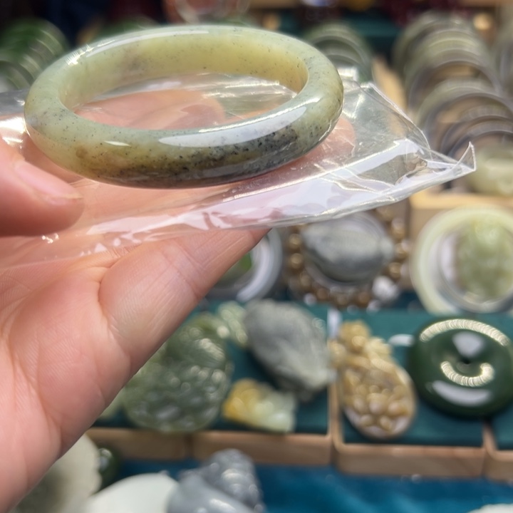 和田玉手镯未镶嵌53.4圈围10684