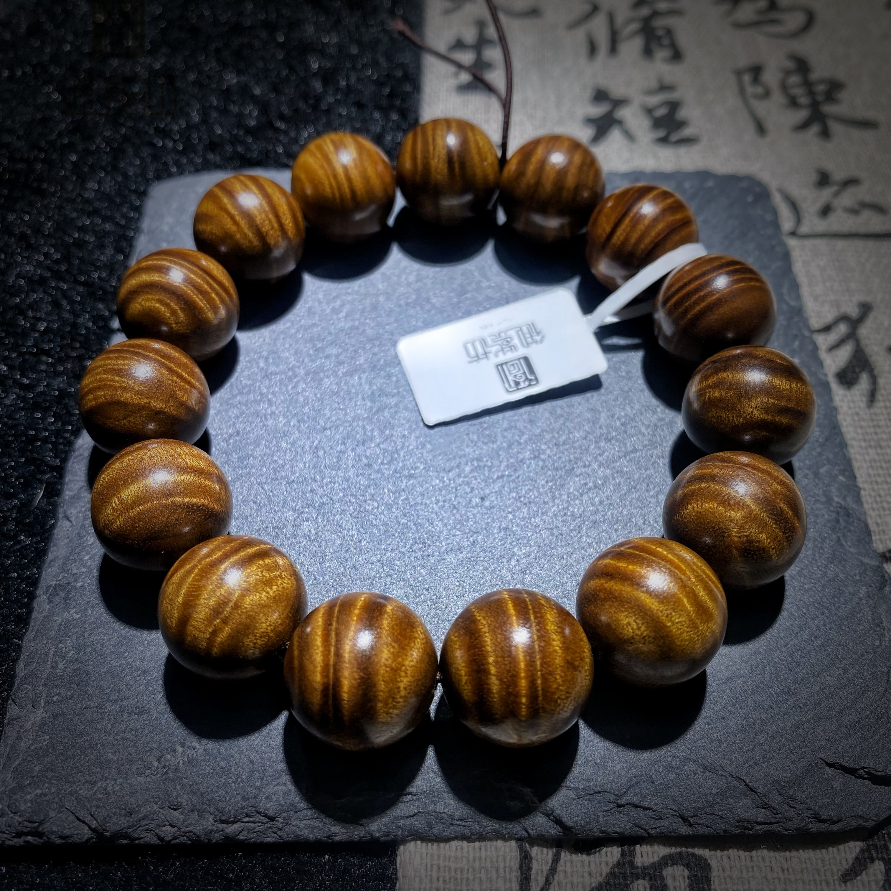 御紫坊——金丝楠木闪电凤尾纹1.5x15千年老料高油高密玻璃底药香韵