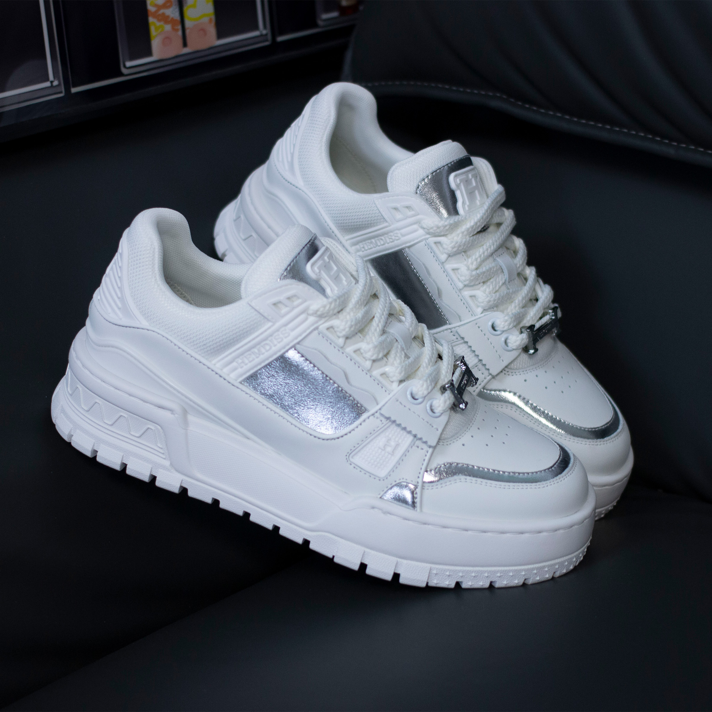 系带男士潮鞋时尚轻便低帮韩版圆头休闲板鞋