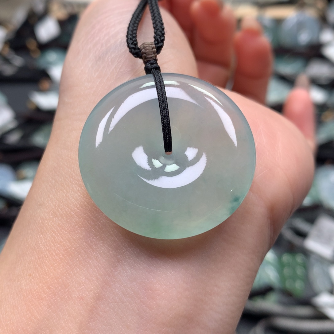 翡翠颈饰未镶嵌扣子