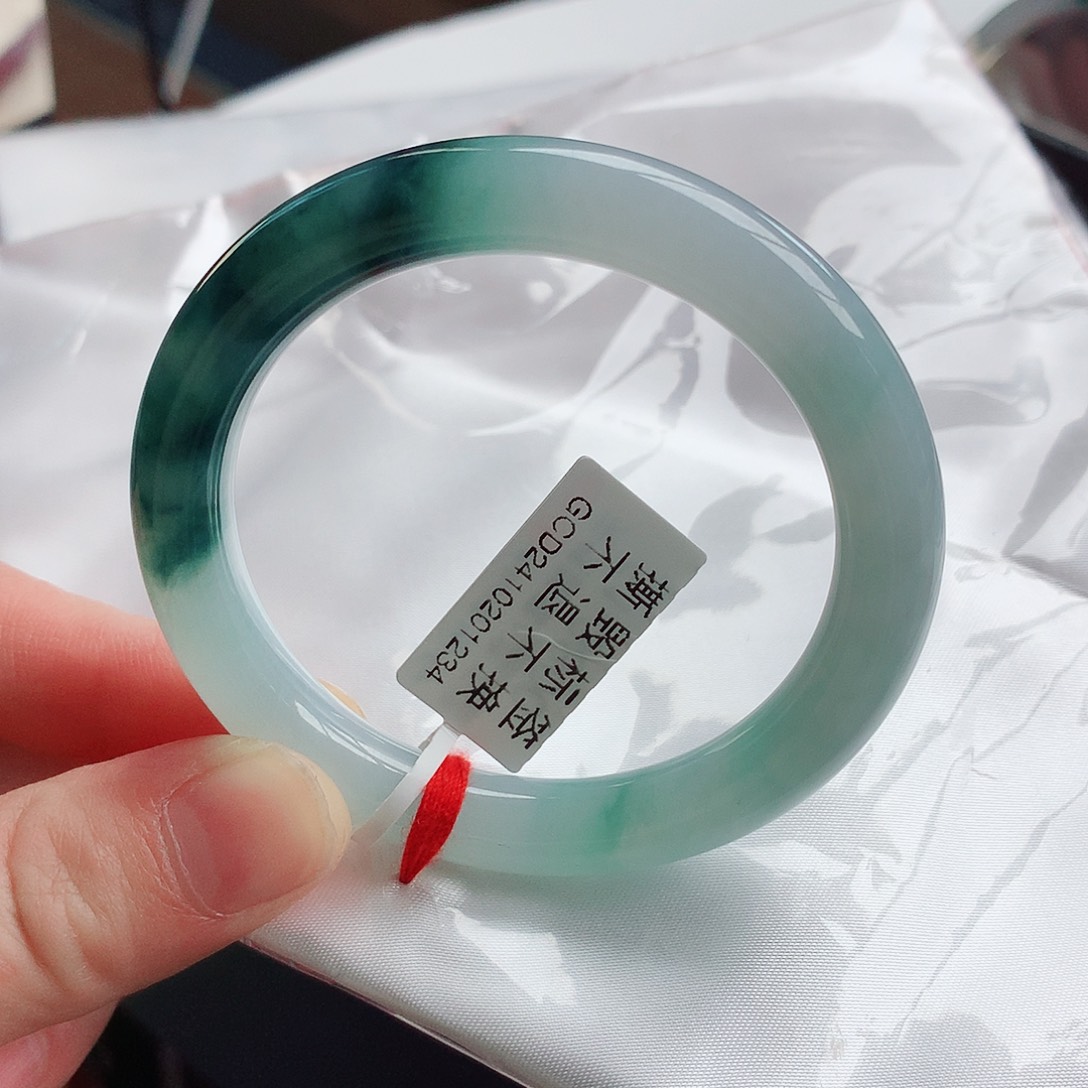 翡翠手镯未镶嵌天然翡翠A货