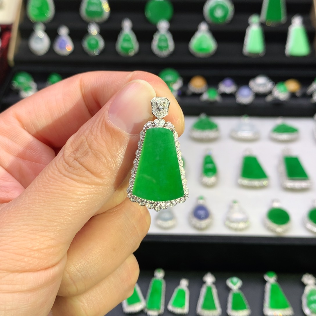 翡翠吊坠(不含链)18K金镶嵌