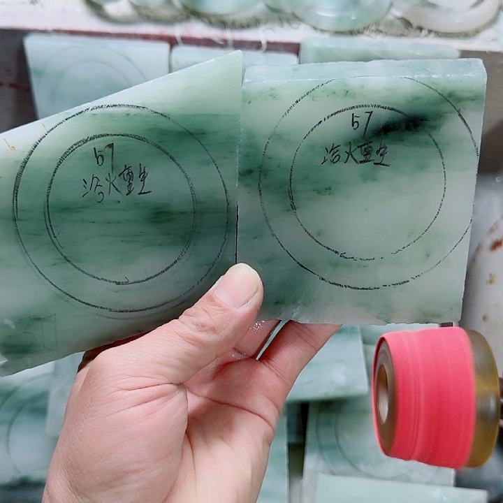 浴***生定制石英质玉（天山翠）未镶嵌手镯57定制款