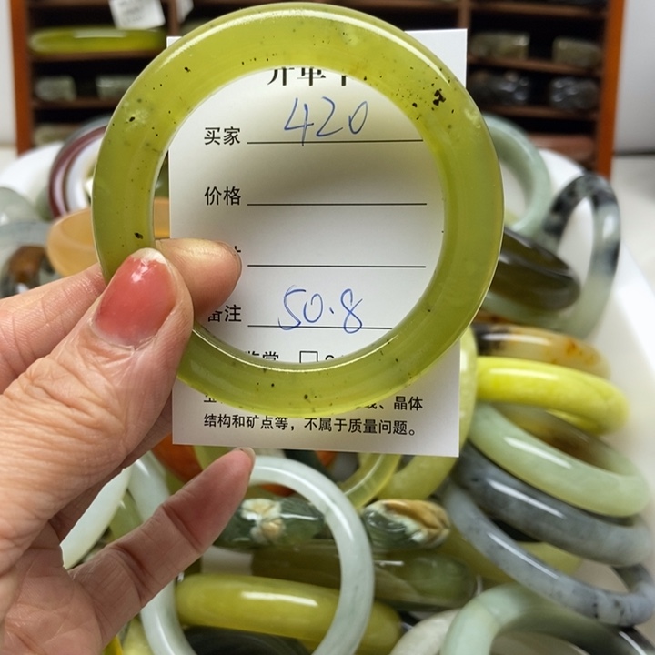 蛇纹石玉未镶嵌手镯