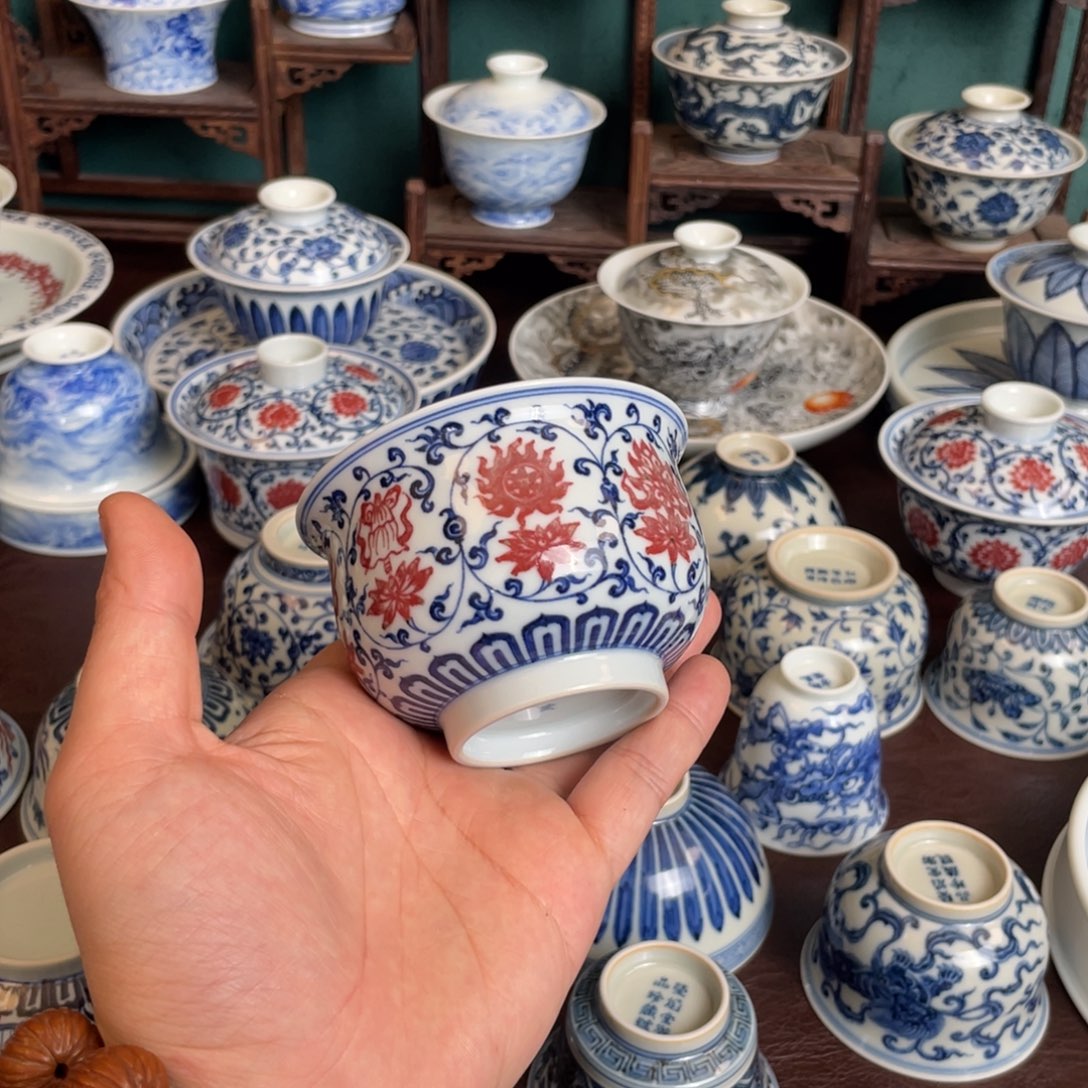 青花釉里红八宝炉式杯