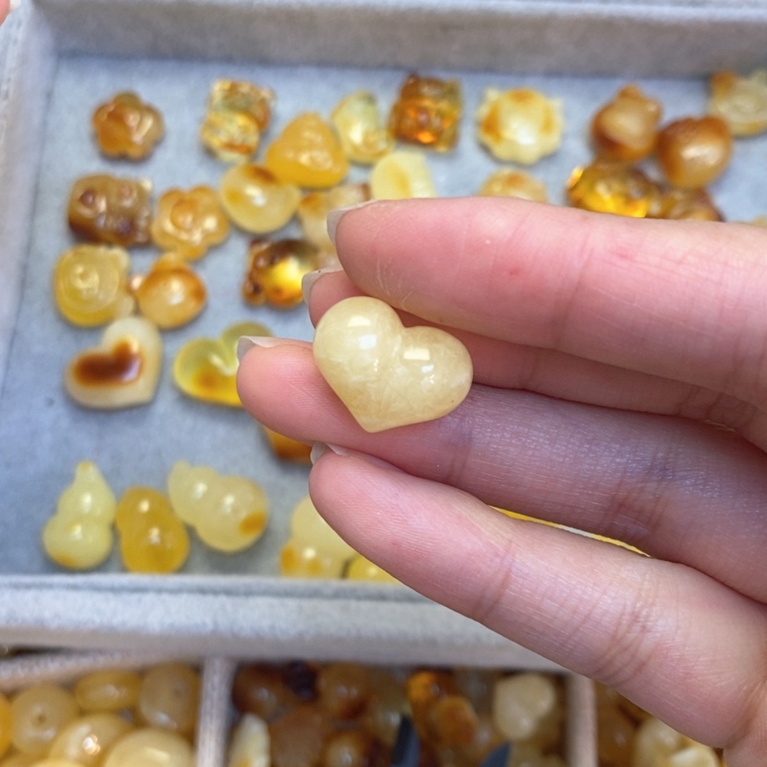 蜜蜡颈饰未镶嵌乔****瞧屁桃