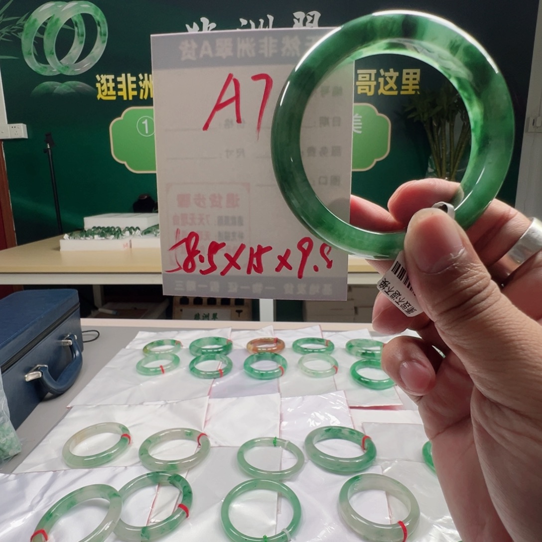 未镶嵌手镯石英质玉