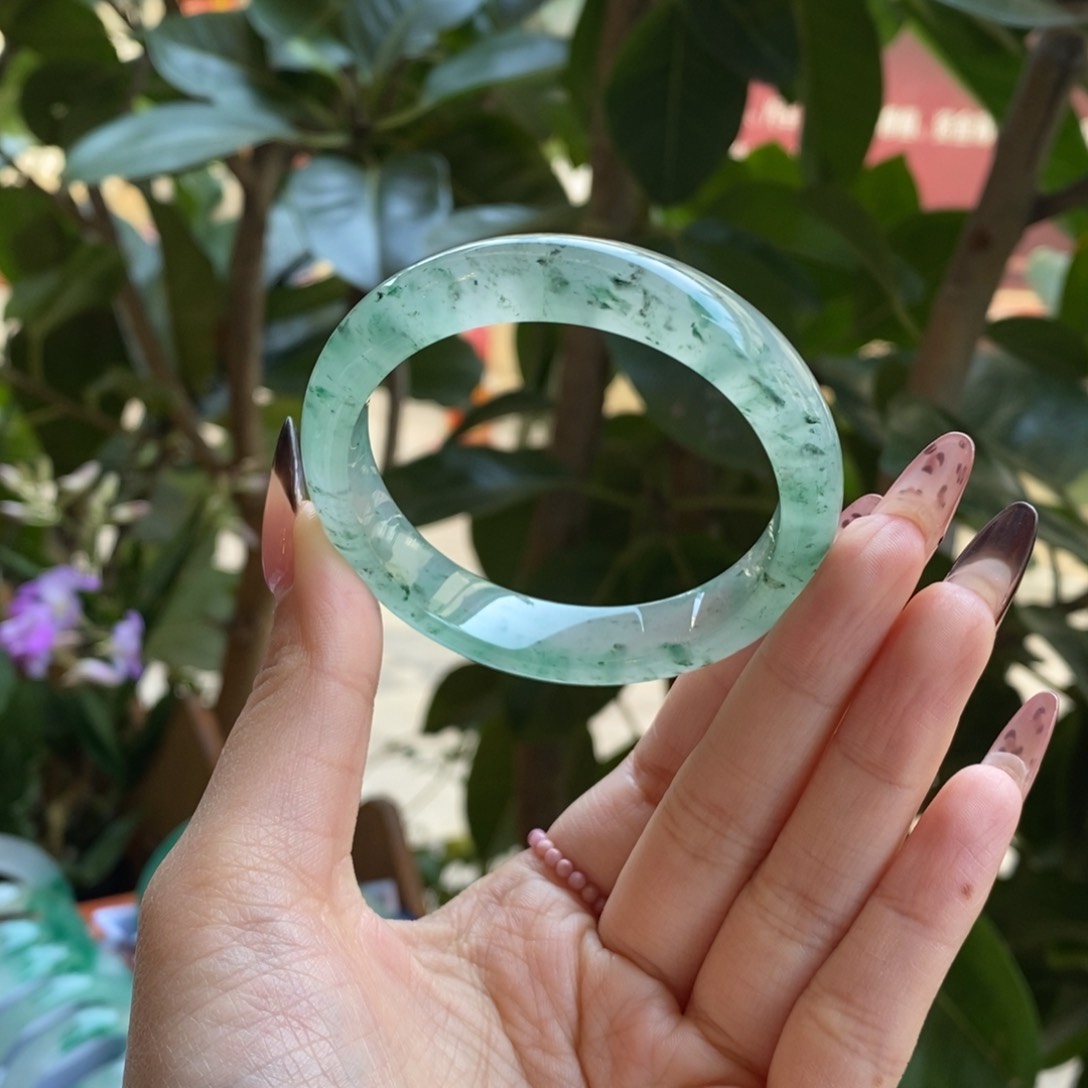 未镶嵌手镯石英岩玉