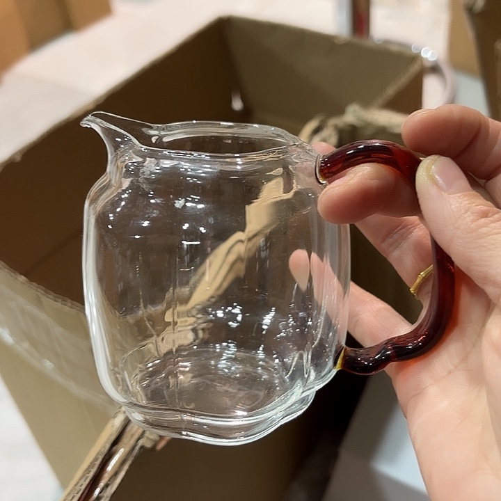 手工艺品琉璃公杯。                    