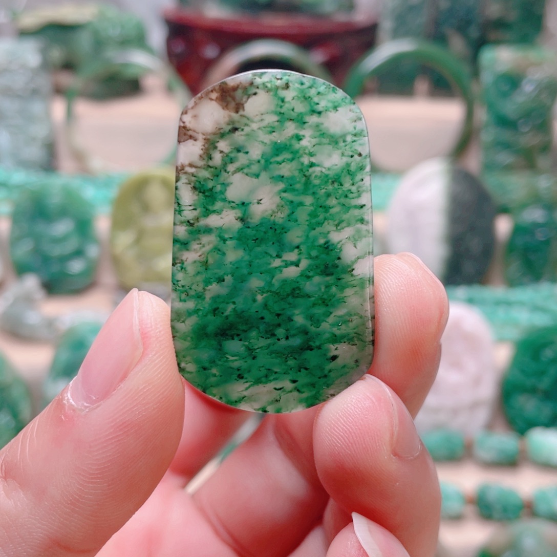 独山玉未镶嵌颈饰