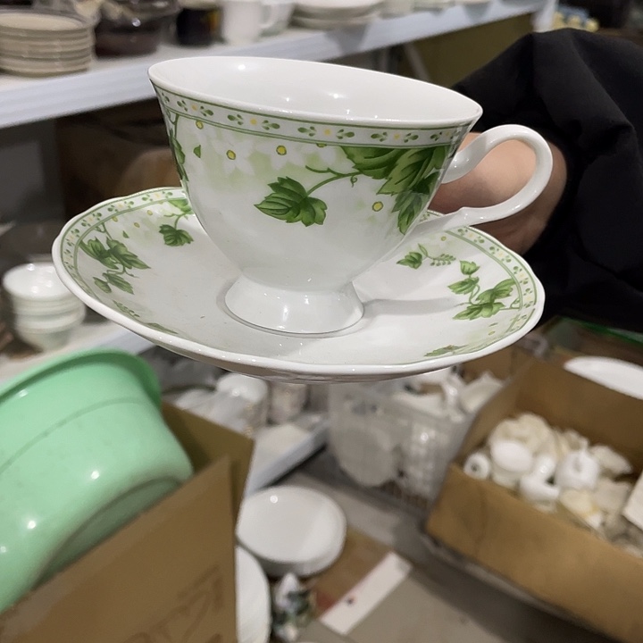 瓷片春蕾白瓷茶杯碟一套