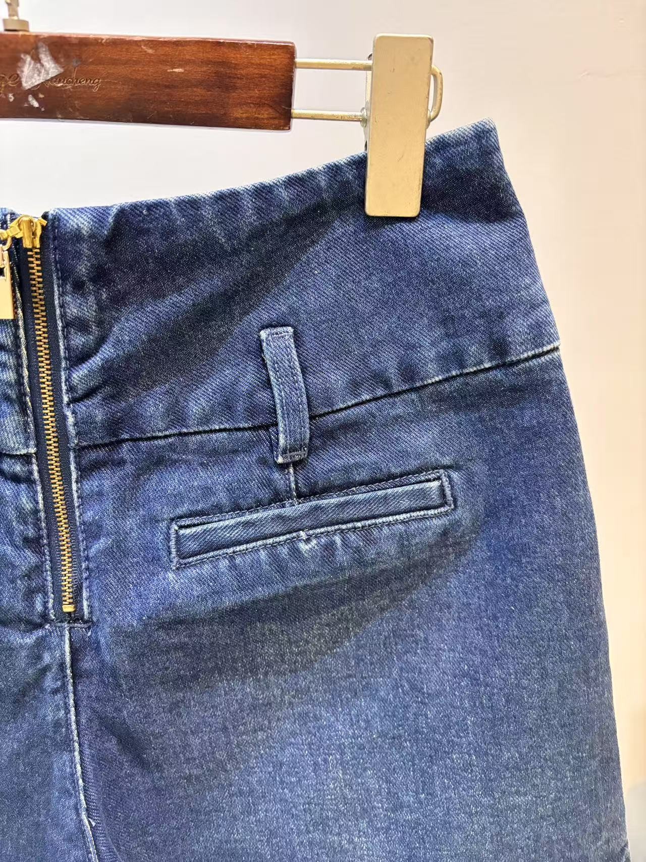 [轻奢] 女款时尚百搭休闲蓝色短裤 ZK284