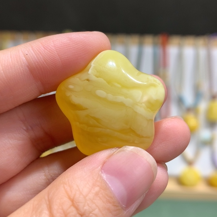 蜜蜡未镶嵌颈饰星星