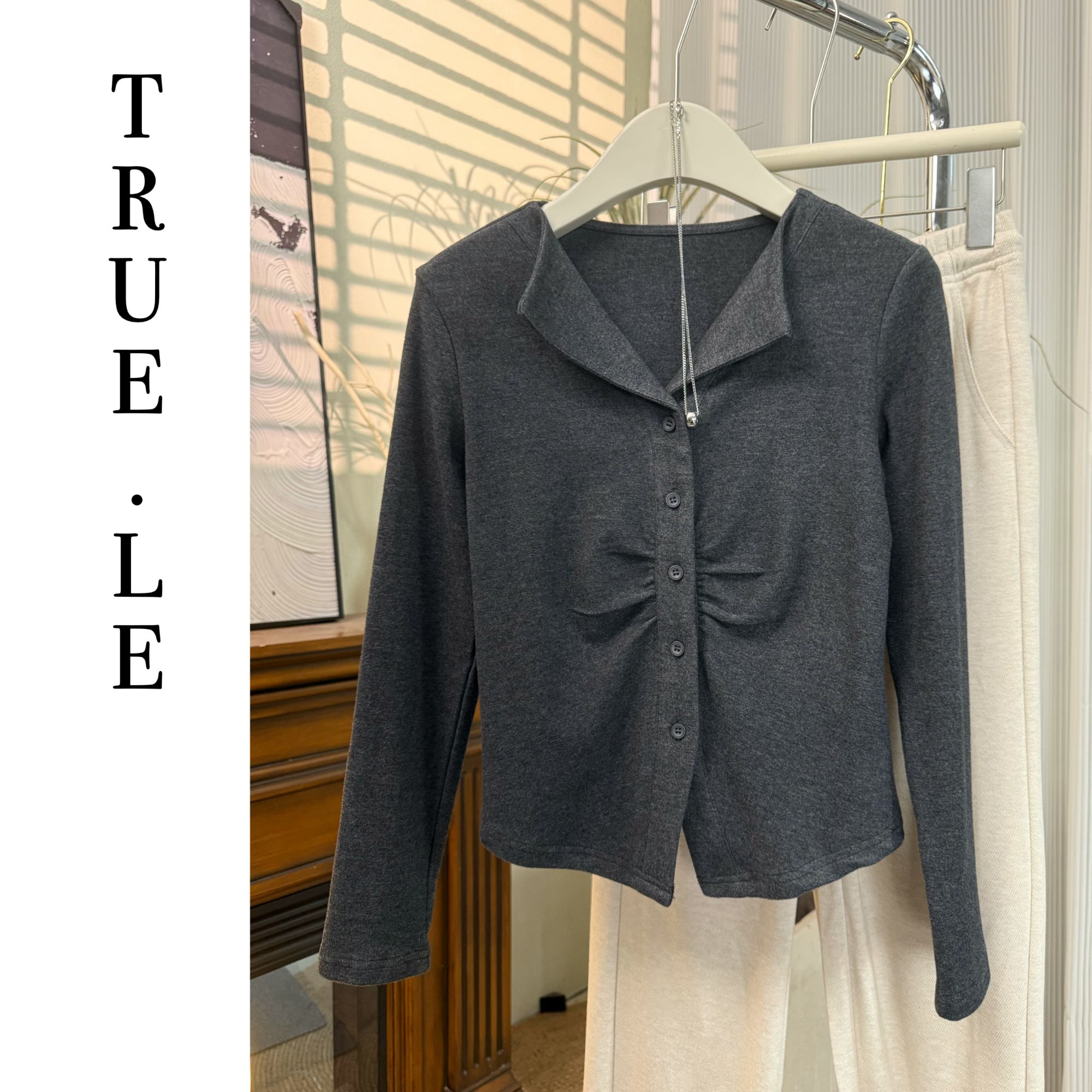 “既要温暖●又要气质●还要显瘦”真德绒翻领收腰上衣3725