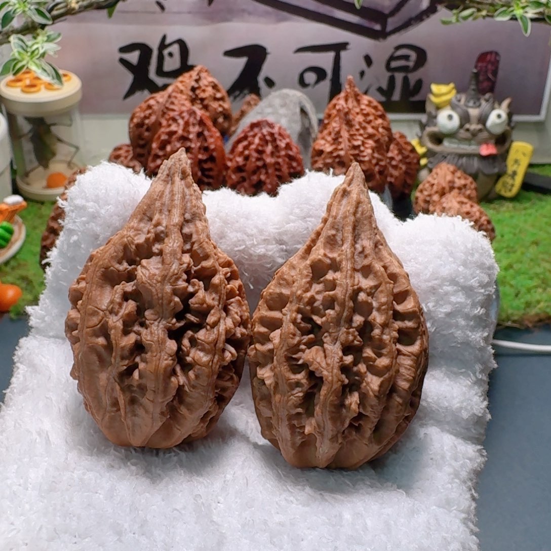 文玩核桃吊坠凤冠蚂蚁塔