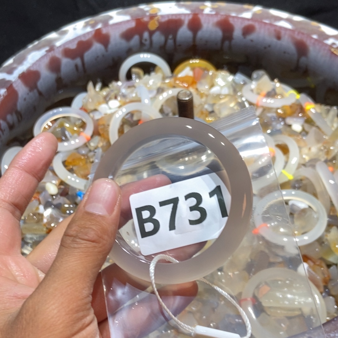 风***香玛瑙/玉髓未镶嵌手镯