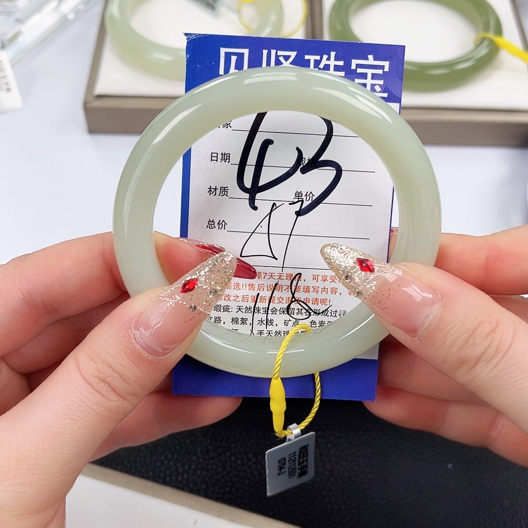 和田玉手镯未镶嵌