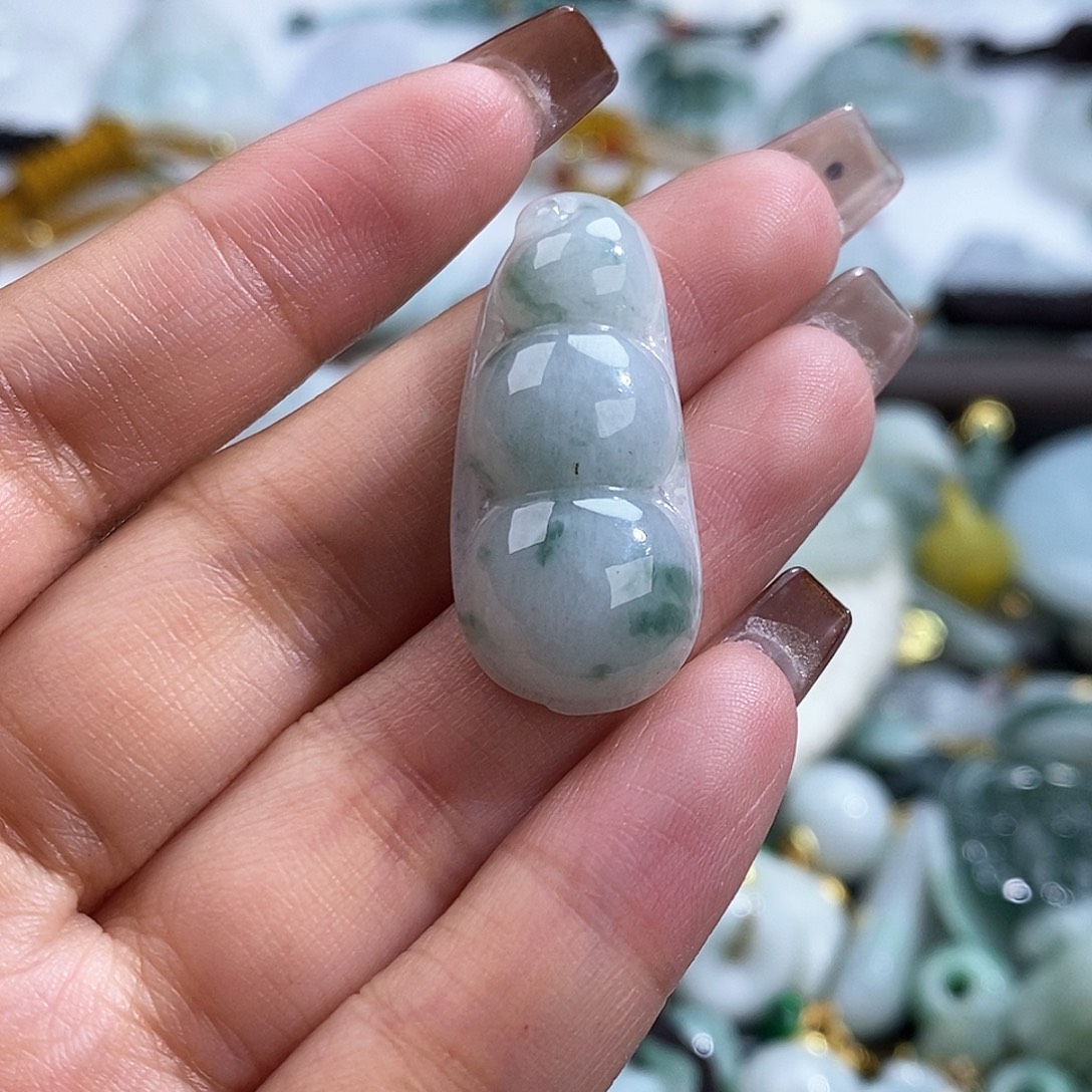 翡翠未镶嵌颈饰4734
