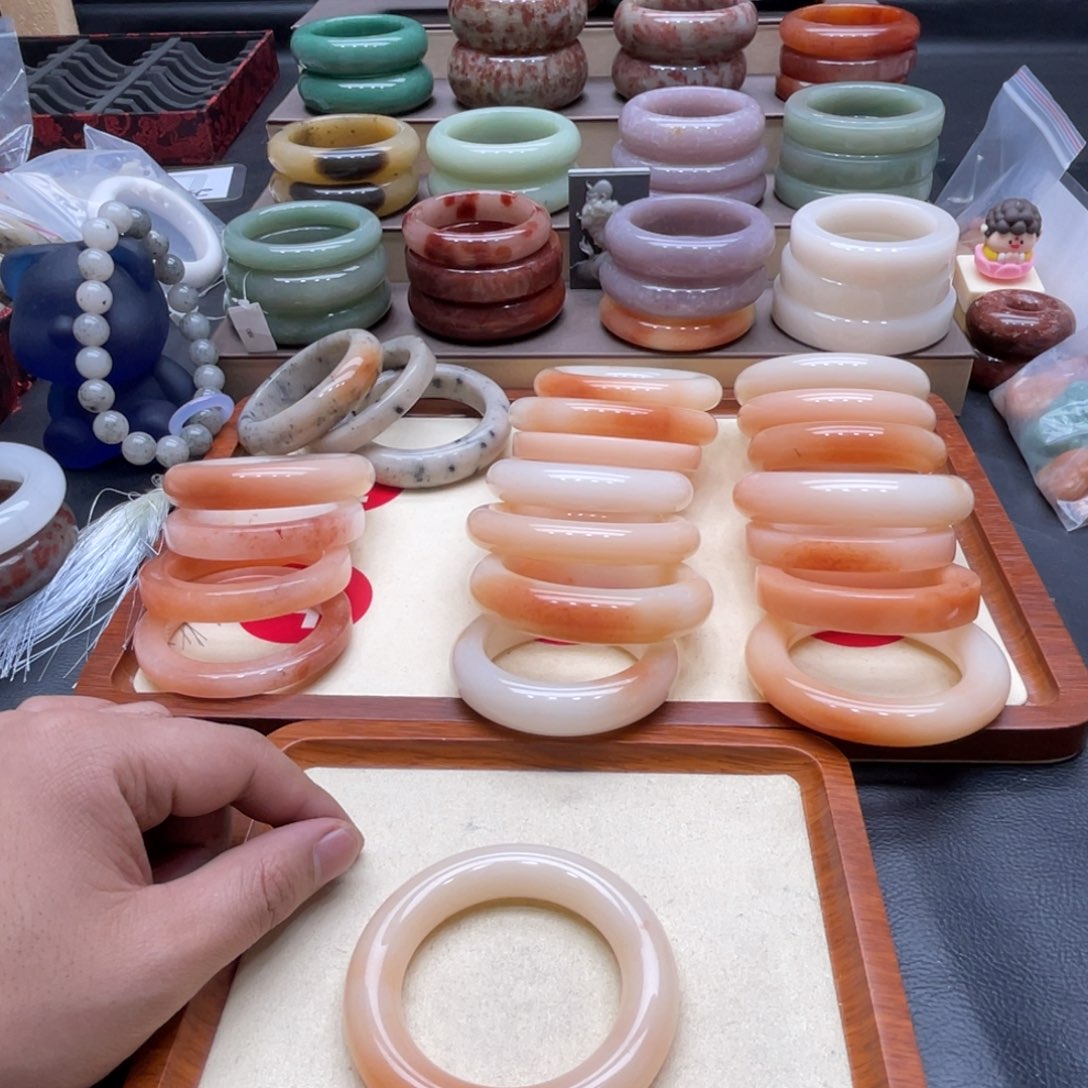 石英质玉手镯未镶嵌棠