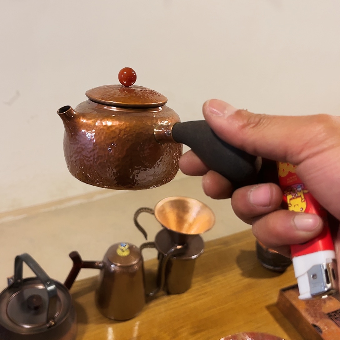 200烤色侧把壶手工锻打工艺