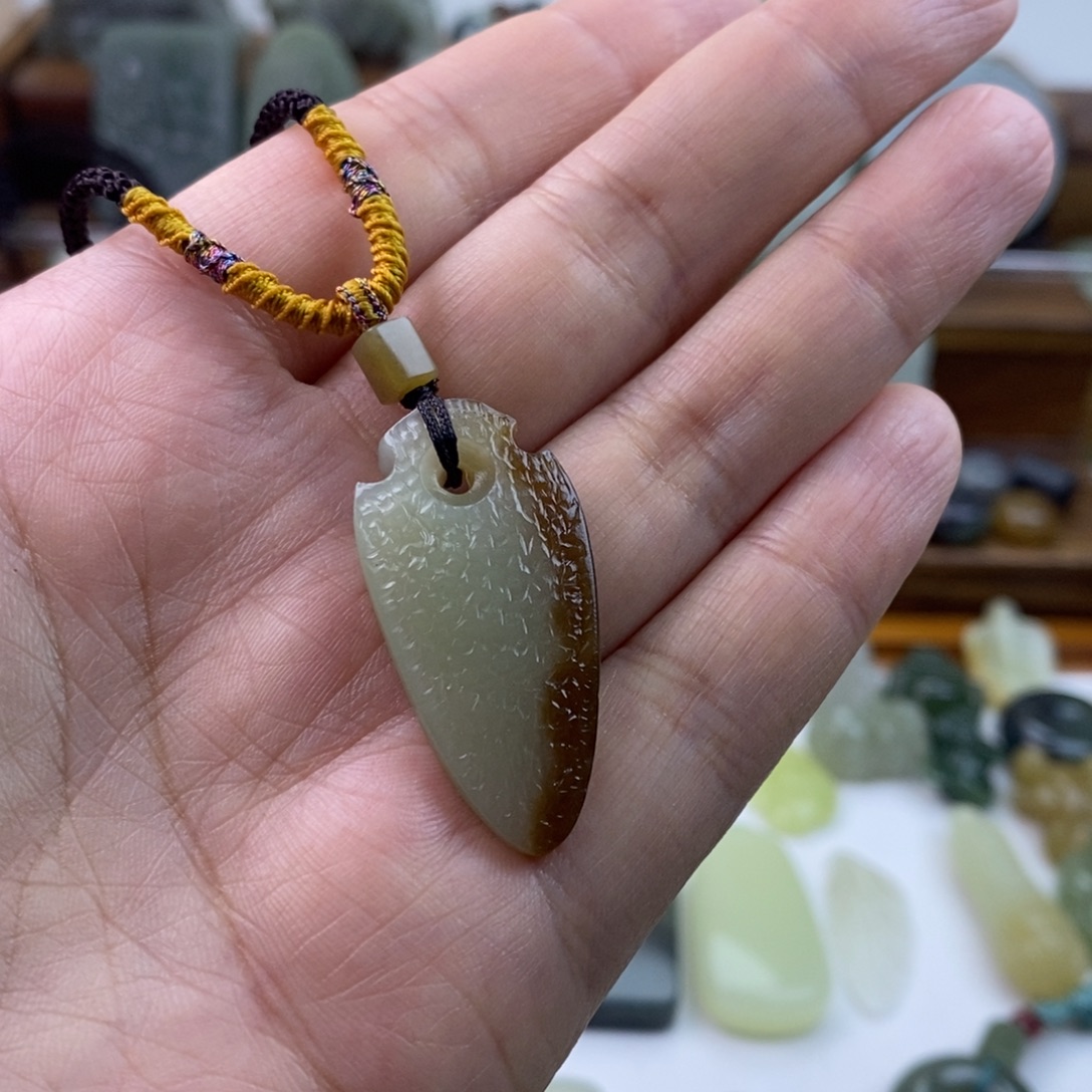 颈饰未镶嵌和田玉