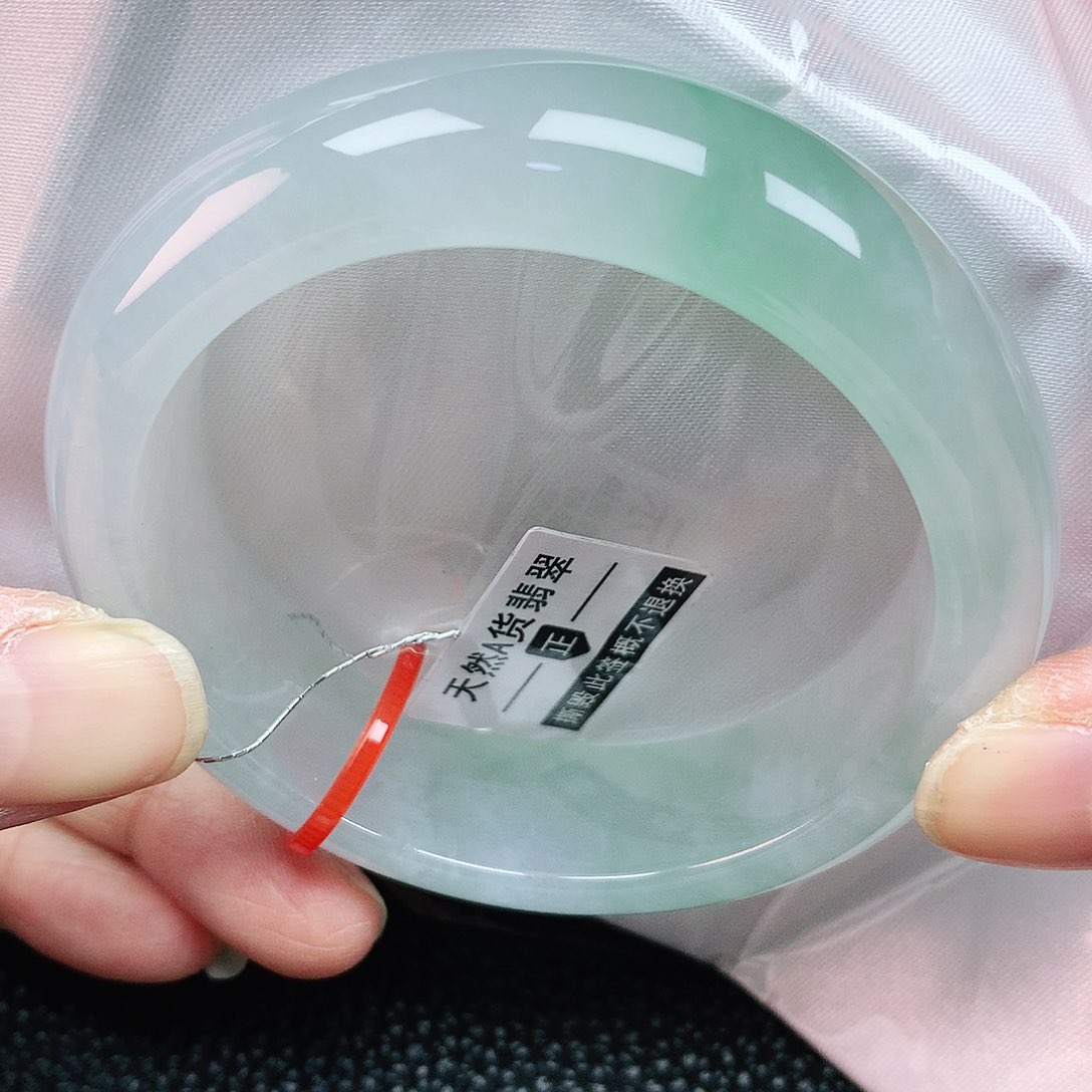 翡翠手镯未镶嵌52轮胎