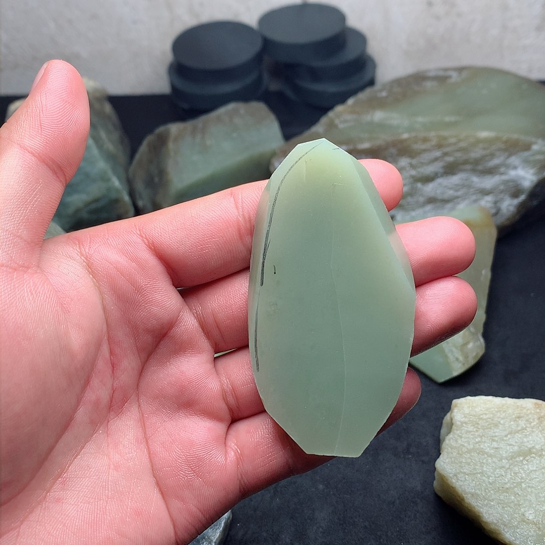 和田玉（糖玉）珠宝半成品足铂镶嵌