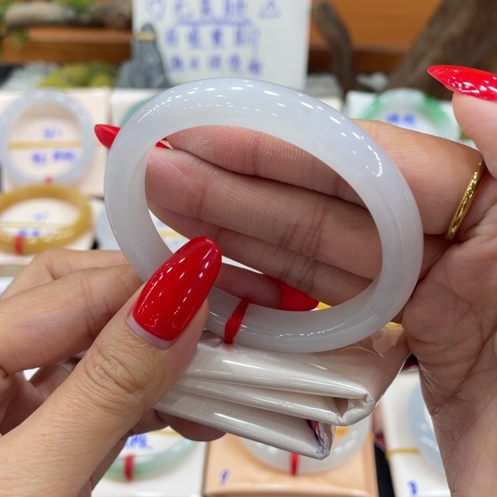 翡翠未镶嵌手镯缅甸翡翠